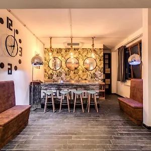 Trastevere 2 3*, Roma Italia